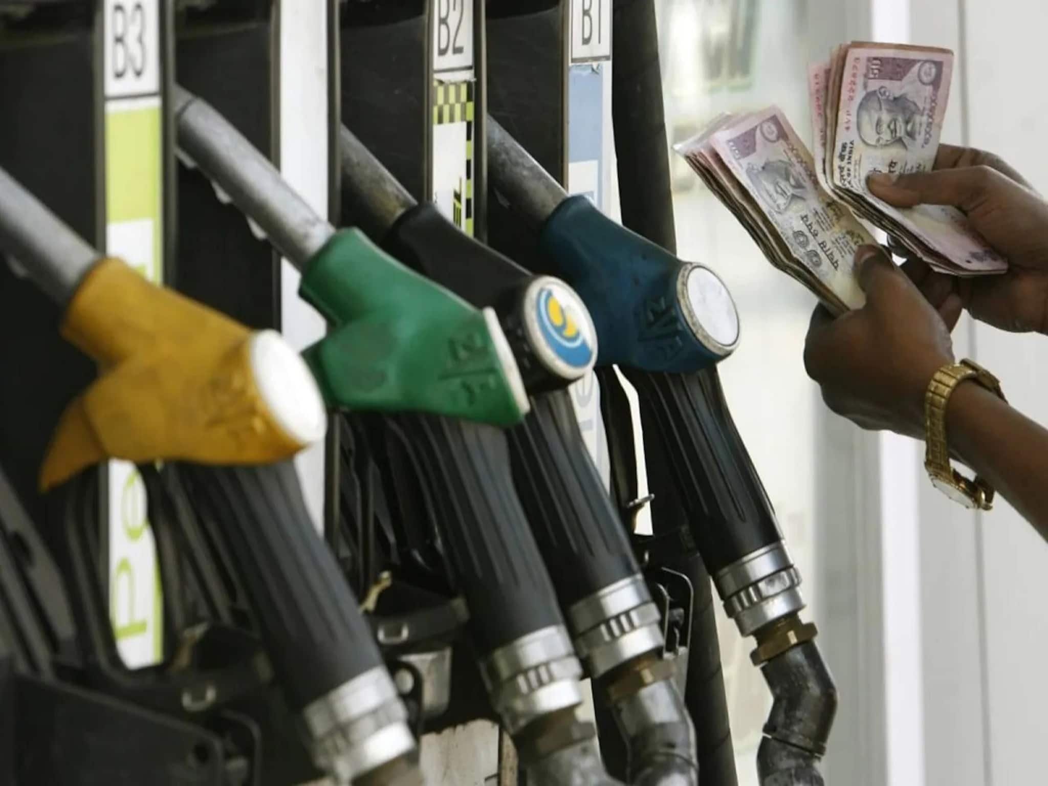 Petrol Pump Business: পেট্রোল পাম্প থেকে অনেক টাকা আসে ঠিকই, কিন্তু কীভাবে এটি খুলতে হয়? দেখে নিন এক নজরে