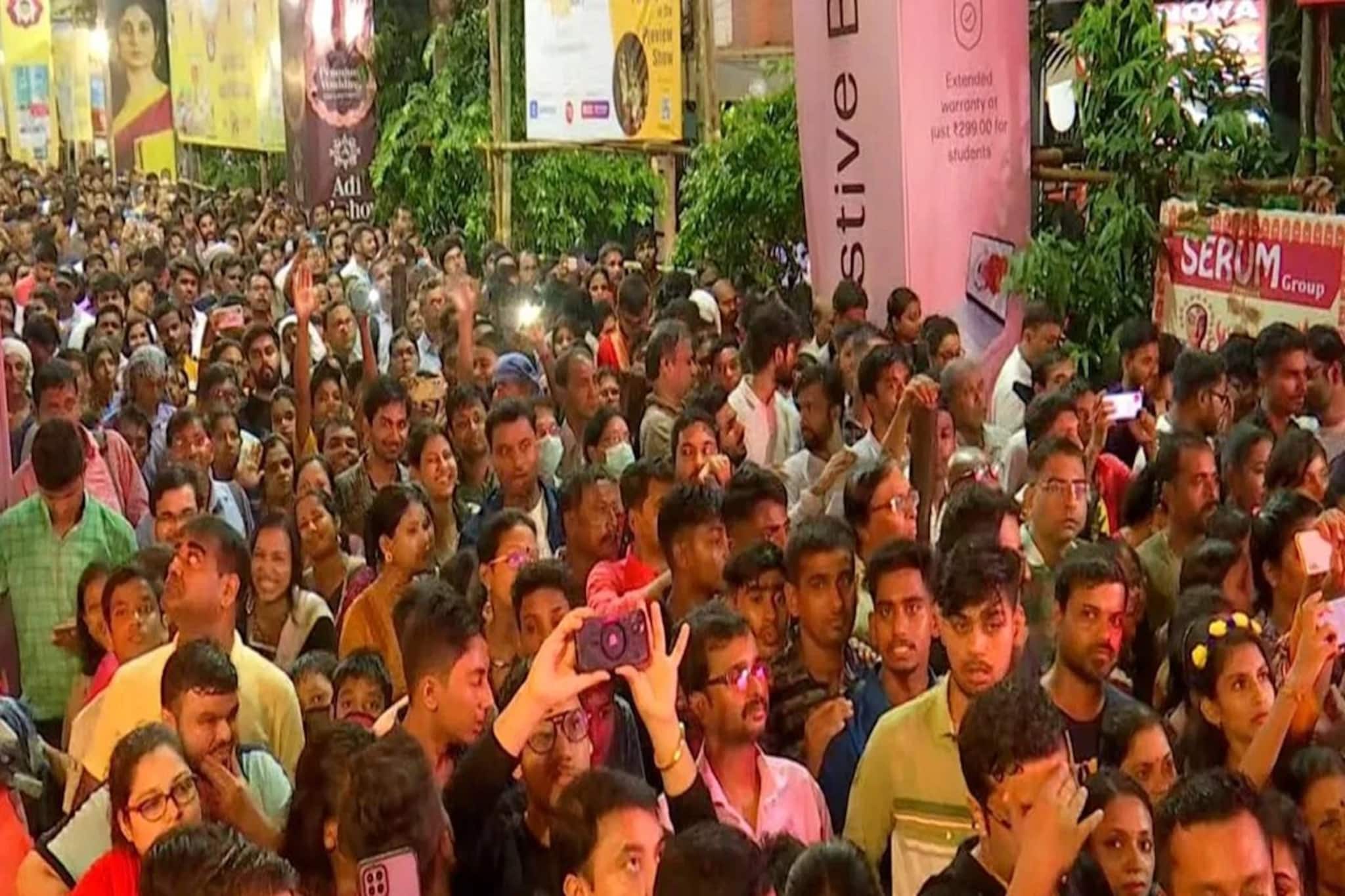 ছেলেরা সাবধান! এবার পুজোয় মেয়েদের সঙ্গে এই কাজটি করলেই বিরাট বিপদ! সঙ্গে সঙ্গেই কী ঘটবে?