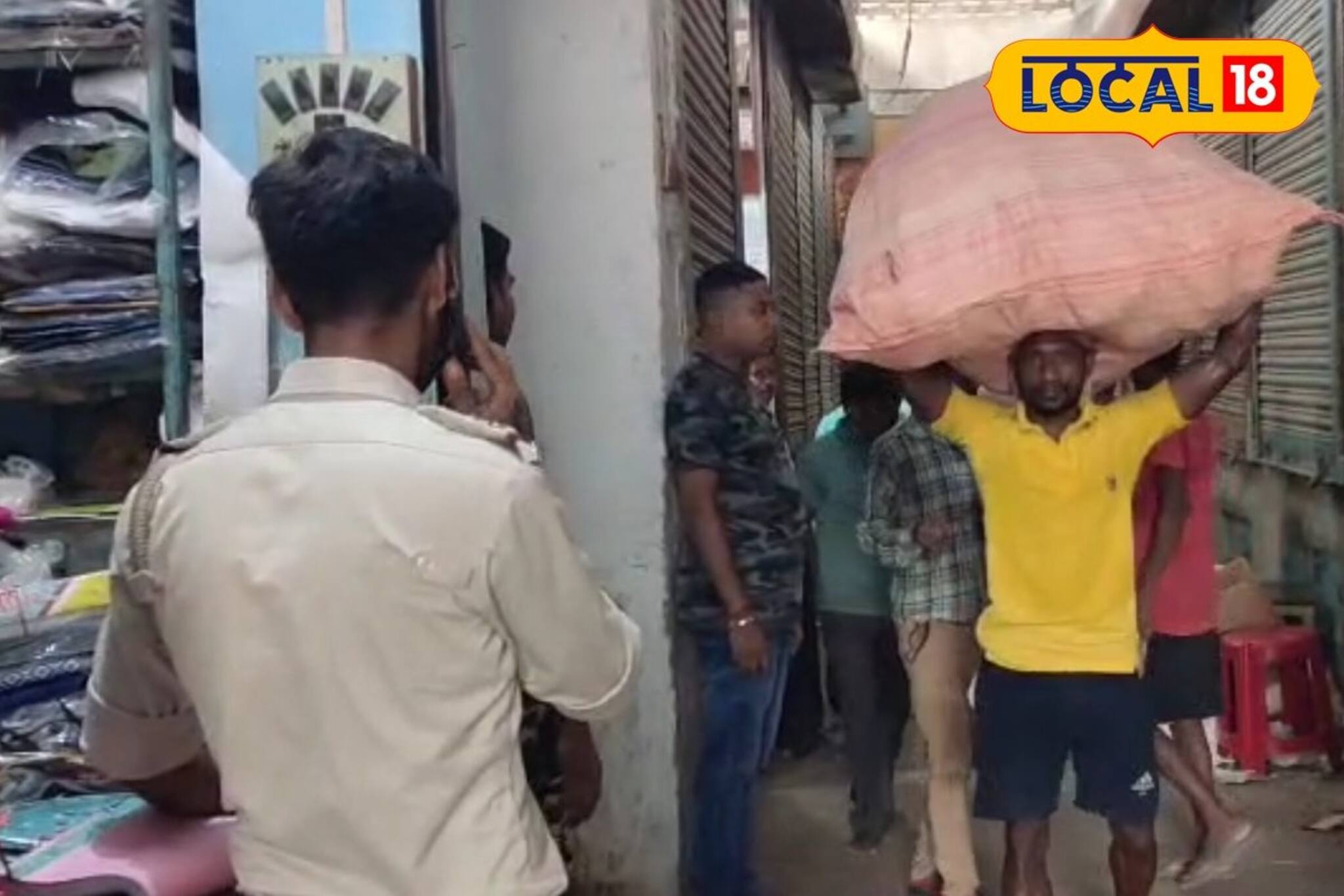 পৌর নির্মিত মার্কেটের গোডাউনে রমরমিয়ে চলছিল 'ভয়ঙ্কর' কারবার! খবর পায় পুলিশ, তারপর...