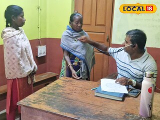 সাপের ছোবল খেয়েও থেমে থাকেনি সেবার ব্রত, চিকিৎসকের অনন্য দায়িত্ববোধ!