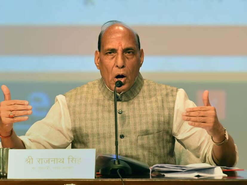 প্রসঙ্গত, প্রতিরক্ষামন্ত্রীর এই মন্তব&#x200d;্যের প্রেক্ষাপটও অত&#x200d;্যন্ত গুরুত্বপূর্ণ। সম্প্রতি বিরোধীরা অভিযোগ করেছিলেন যে সরকার ৭ মে অপারেশন সিঁদুরের সময় পাকস্তান অধিকৃত কাশ্মীর দখল করার একটি  গুরুত্বপূর্ণ সুযোগ হারিয়েছে। কেন সরকার এত দ্রুত বেছে নিয়েছিল যুদ্ধবিরতি? প্রশ্ন তোলে বিরোধীরা। 