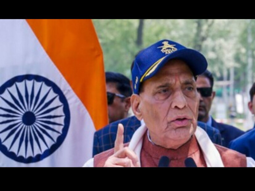 পাঁচ বছর আগে জম্মু-কাশ্মীরে ভারতীয় সেনার একটি অনুষ্ঠানে যোগ দিয়ে সেবারও প্রতিরক্ষামন্ত্রী বলেছিলেন পাক অধিকৃত কাশ্মীর খুব শিগগির ভারতের হয়ে যাবে। সেকথা এদিন ফের স্মরণ করালেন তিনি। 