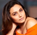 Rani Mukherjee: মুম্বই বিমানবন্দরে ভক্তদের আবদার মেটালেন রানি, কী করলেন নায়িকা? দেখুন