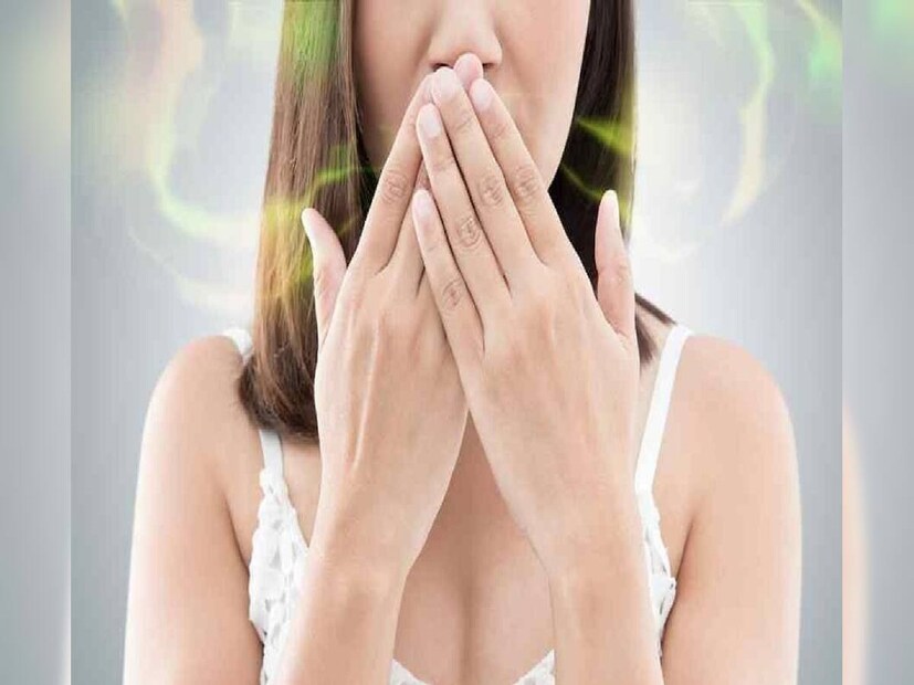 মুখের দুর্গন্ধ থেকে মুক্তি পেতে নামীদামি মাউথ-ওয়াশ, টুথপেস্ট ব্যবহার করেও ফল মিলছে না? টেনশন করবে না! রান্নাঘরের ভিষণ চেনা এই ৩ মশলাতেই মুখের দুর্গন্ধ পালাবে--