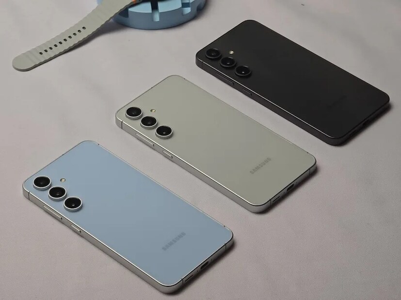 Samsung Galaxy S24 Ultra, Galaxy S24, এবং Galaxy S24 FE ছাড়: Samsung Galaxy S24 Ultra, যার আসল দাম ১,২৯,৯৯৯ টাকা, এখন ছাড়ের পরে ৭১,৯৯৯ টাকায় পাওয়া যাচ্ছে। Samsung Galaxy S24-এর (এখন স্ন্যাপড্রাগন সহ) দাম ৭৪,৯৯৯ টাকা এবং উল্লেখযোগ্য ছাড়ের পরে এখন তা ৩৯,৯৯৯ টাকায় পাওয়া যাচ্ছে। Samsung Galaxy S24 FE, যার আসল দাম ৫৯,৯৯৯ টাকা, এখন মাত্র ২৯,৯৯৯ টাকায় পাওয়া যাচ্ছে।