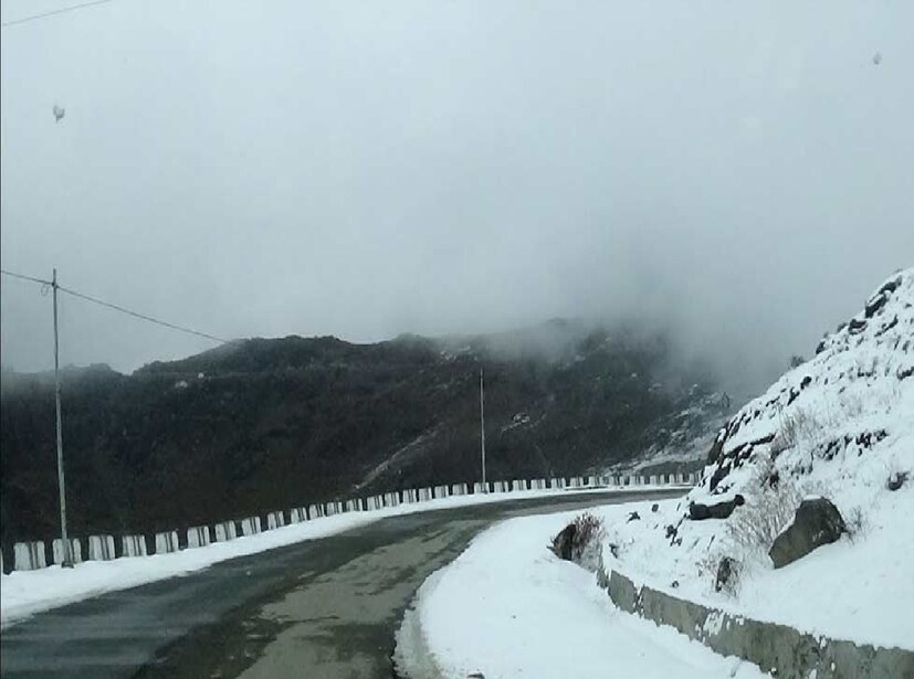 তখন ১৯৬৮ সাল। ২২ বছরের হরভজন সিং-এর পোস্টিং ছিল নাথু লা-য়। অক্টোবর মাস। লাগাতার কয়েকদিনের বৃষ্টি ও ধসে বিপদসঙ্কুল গিরিপথ। তারমধ্যেই মালবাহী পশুর পিঠে পণ্য চাপিয়ে হরভজন সিং রওনা দিয়েছিলেন প্রত্যন্ত ও দুর্গম আউটপোস্টের উদ্দেশে। সেখানে রসদের অপেক্ষায় ছিলেন অন্য জওয়ানরা। কিন্তু কিছু সময় পরে কয়েকটি মালবাহী পশু ফিরে আসে সেই আউটপোস্টে যেখান থেকে যাত্রা শুরু করেছিলেন হরভজন। তাঁর সহকর্মীরা বুঝতে পারেন, নির্ঘাৎ তিনি কোনও বিপদ হয়েছে। Image: Collected