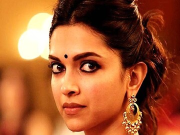চোখ থেকে ঠোঁট...পুজোর ক'দিন কেমন মেক-আপ? কীভাবে হয়ে উঠবেন 'টক অফ দ্য টাউন'?