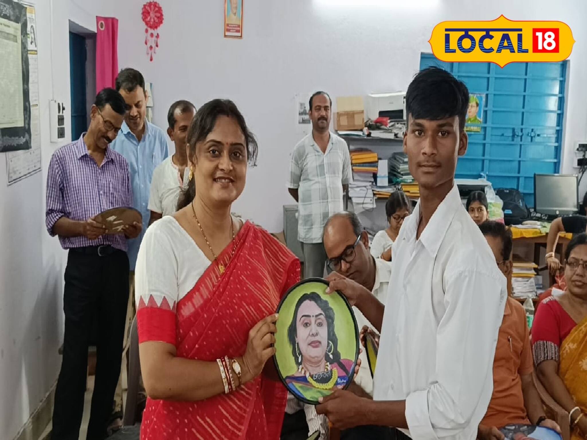 ৪০ দিনের অক্লান্ত পরিশ্রম, শিক্ষক দিবসে শিক্ষক-শিক্ষিকাদের অনন্য শ্রদ্ধা বীরভূমের ছাত্রের!