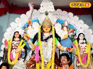 দেবীমূর্তি।