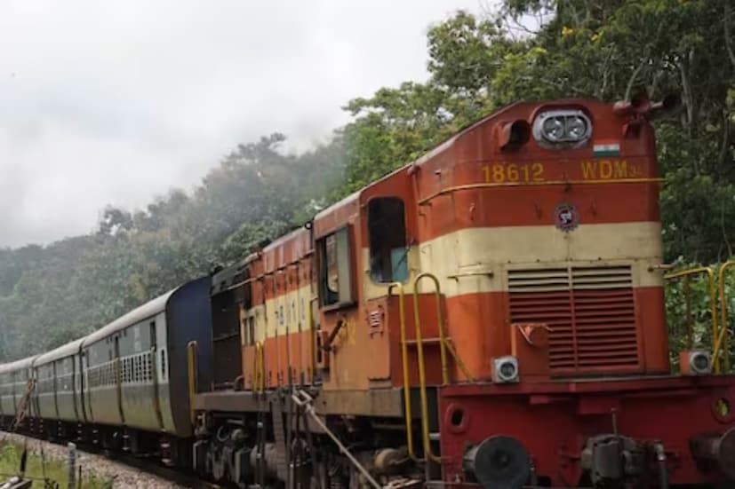 কেন আধার প্রমাণীকরণ প্রয়োজন: উদাহরণ দিয়ে বিষয়টি বোঝা যাক! যদি ১ অক্টোবর, ২০২৫ তারিখ সকাল ১০টায় একটি ট্রেন ছাড়ার সময় থাকে এবং আজ সকাল ১০টা পর্যন্ত রিজার্ভেশন খোলা থাকে, তবে শুধুমাত্র আধার-ভেরিফায়েড ব্যবহারকারীরা প্রথম ১৫ মিনিটের জন্য সাধারণ রিজার্ভেশন বুক করতে পারবেন। পূর্বে এই বিধিনিষেধ শুধুমাত্র তৎকাল বুকিংয়ের ক্ষেত্রে প্রযোজ্য ছিল, যা ট্রেন ছাড়ার একদিন আগে খোলা হয়।