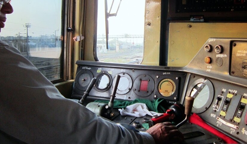 ভারতীয় রেলের প্রশিক্ষণ ট্রেন অপারেশনকে বা পরিষেবা দেওয়াকে শক্তিশালী করার লক্ষ্যে, ট্রাফিক বিভাগের  নির্দেশনায় মাল্টি-ডিসিপ্লিনারি জোনাল ট্রেনিং ইনস্টিটিউট (MDZTIs)-এর প্রথম অধ্যক্ষদের সম্মেলন অনুষ্ঠিত হল। এই অনুষ্ঠানে ১৪টি MDZTI-এর প্রধানদের একত্রিত করা হয়েছিল, যারা নতুন নিয়োগপ্রাপ্ত কর্মীদের জন্য প্রাথমিক কোর্স এবং নিয়মিত ফিল্ড কর্মীদের জন্য রিফ্রেশার কোর্স করাল।