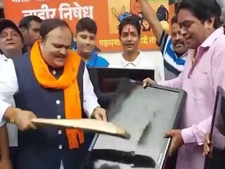 ভাঙা হচ্ছে টিভি!