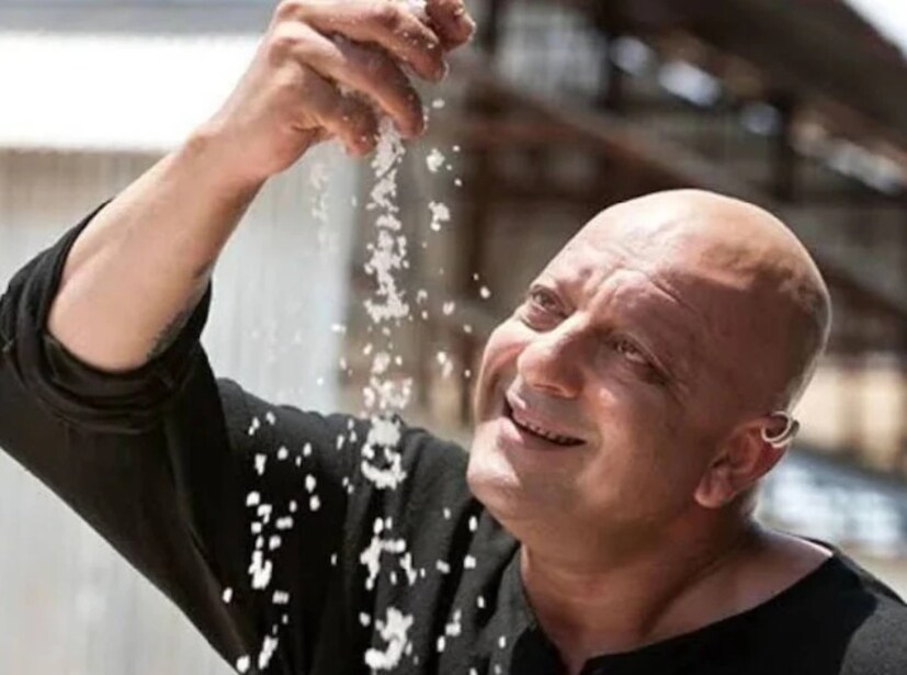 ২০১২ সালে মুক্তিপ্রাপ্ত অগ্নিপথ ছবিতে সঞ্জয় দত্ত কাঞ্চা চীনার চরিত্রে অভিনয় করেছিলেন, যা ১৯৯০ সালে মুক্তিপ্রাপ্ত অমিতাভ বচ্চন অভিনীত অগ্নিপথের পুনর্নির্মাণ। ধর্মা প্রোডাকশনস ২০১২ সালে ছবিটি পুনর্নির্মাণ করে। সঞ্জয় দত্ত বলিউডের অন্যতম ভয়ঙ্কর খলনায়ক মাদক চোরাচালানের শক্তিশালী ভূমিকায় অভিনয় করেছিলেন। সঞ্জয় দত্ত তার চরিত্রের জন্য ব্যাপক প্রশংসা পেয়েছিলেন। ছবিটি বক্স অফিসে অসাধারণ সাফল্য অর্জন করে।