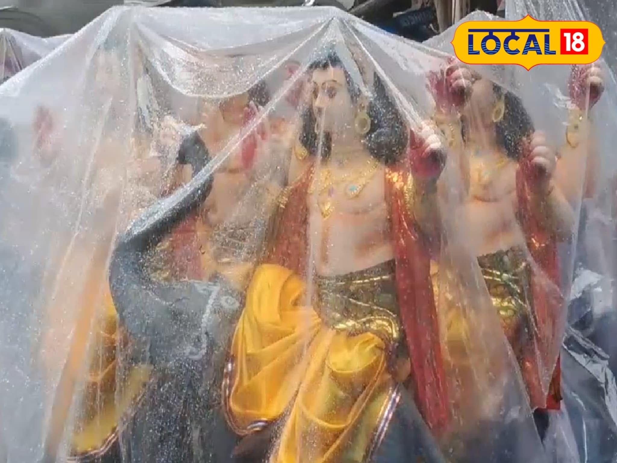 Viswakarma Puja 2025 : দেবশিল্পীর আরাধনার আগে বাজারে ধস! প্রতিমা সাজিয়ে বসে থাকা শিল্পীদের চোখে জল