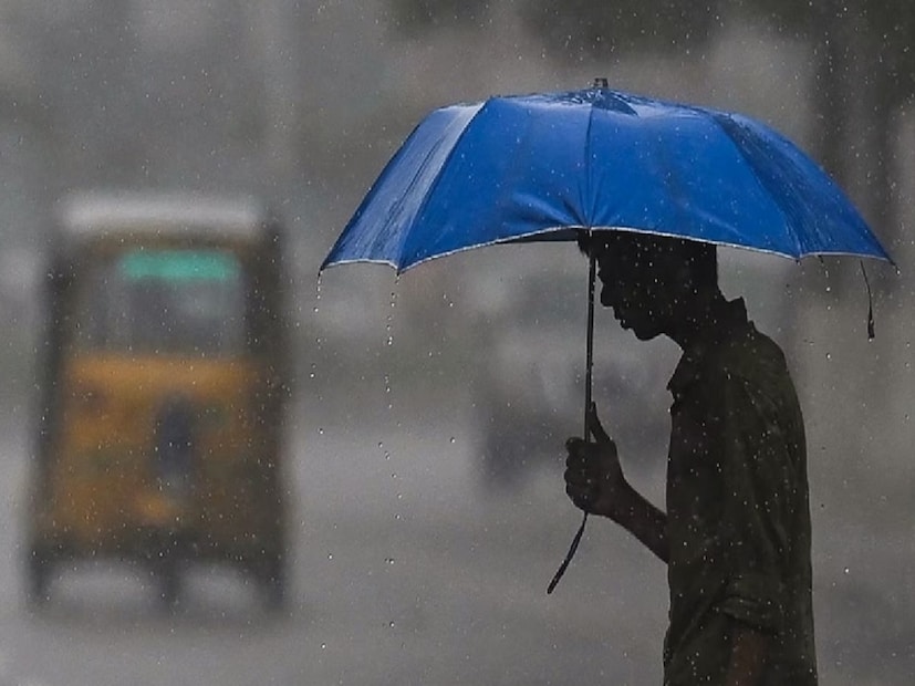 মধ্য ও উত্তর বঙ্গোপসাগরে তৈরি হয়েছে ঘূর্ণাবর্ত। এটি পূর্ব মধ্য বঙ্গোপসাগর ও উত্তর পশ্চিম বঙ্গোসাগরে নিম্নচাপে পরিণত হবে। আগামিকাল এটি দক্ষিণ ওড়িশা এবং অন্ধ্রপ্রদেশ উপকূলে গভীর নিম্নচাপে পরিণত হবে। ২৭ সেপ্টেম্বর সকালে এটি স্থলভাগে প্রবেশ করবে। অষ্টমী থেকে নবমীর মধ্যে আরও একটি ঘূর্ণাবর্ত তৈরি হতে পারে বঙ্গোপসাগরে।