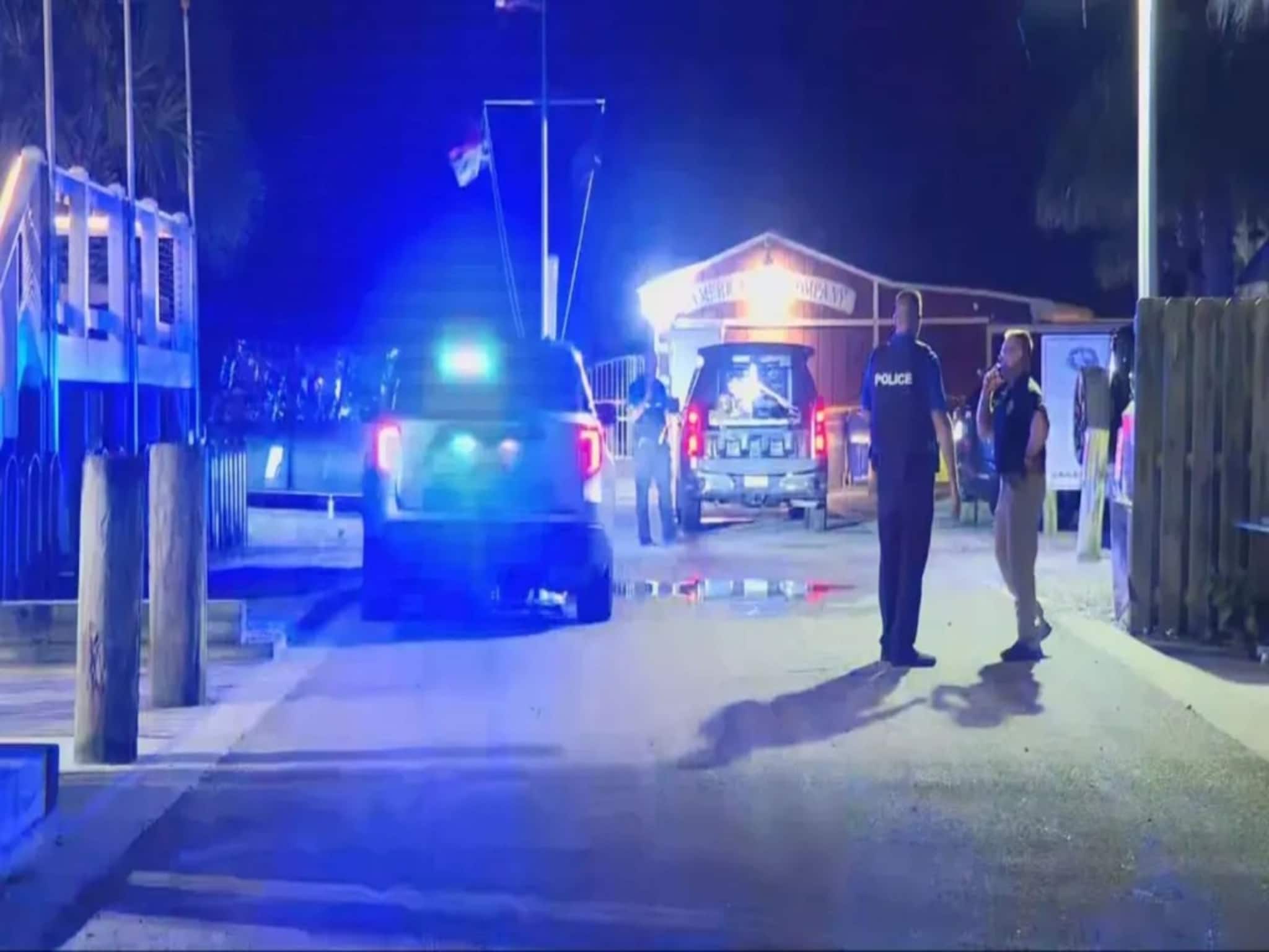 America News: আমেরিকায় ভয়ঙ্কর হামলা! মুহূর্তে শুরু গুলির আওয়াজ, পরপর মৃত্যু! রেস্তোরাঁয় পড়ে একের পর এক দেহ! সন্ত্রাসবাদী হামলা?