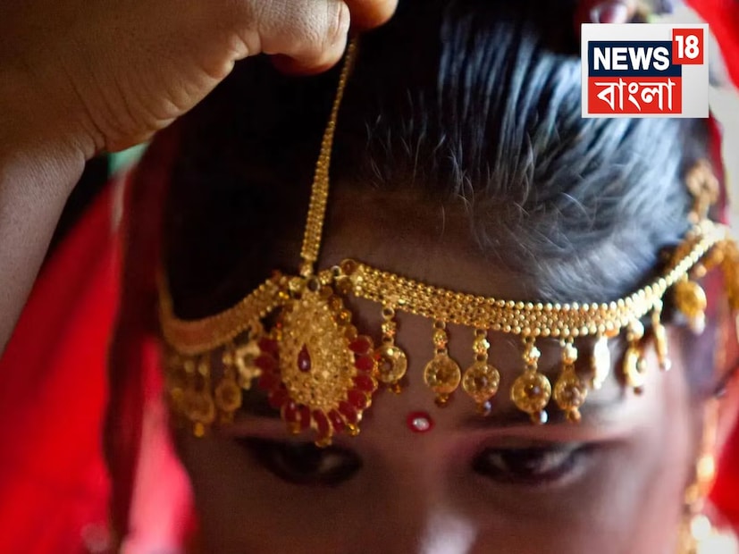 বিহারর মধুবনী জেলার ঘটনা৷ হঠাৎ করেই বিয়ের বাড়ির সানাই বাজতে শুরু করে দিল জেলের মধ্যে৷ জেলের আসামিরা হয়ে গেলেন বরযাত্রী৷ জেলের সেই বিয়েরবাড়িতে বরযাত্রীদের মাঝেই নিজের বউদিকে বিয়ে করলেন তাঁর দেওর৷
