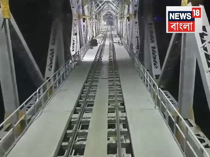 প্রকল্পটিতে ৪৮টি টানেল, ৫৫টি মেজর ব্রিজ এবং ৮৭টি মাইনর ব্রিজ রয়েছে। প্রকল্পটিতে মোট ১২,৮৫৩ মিটার দৈর্ঘ্যের টানেল রয়েছে, যার মধ্যে দীর্ঘতম টানেল (টানেল নং ৩) প্রায় ২ কিলোমিটার বিস্তৃত। ব্রিজ নং. ১৯৬-এর উচ্চতা ১১৪ মিটার যা কুতুব মিনারের চেয়ে ৪২ মিটার অধিক।