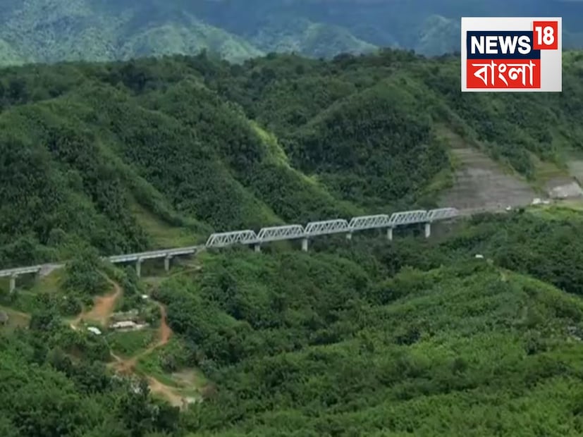 আজ এই রেল পথের যাত্রীবাহী পরিষেবার উদ্বোধন করেন প্রধানমন্ত্রী নরেন্দ্র মোদি৷ দুর্গম পাহাড়ি এলাকায় এই রেল পরিকাঠামো প্রস্তুত করা হয়েছে। একাধিক সেতু ও সুড়ঙ্গর মধ্যে দিয়ে ছুটবে যাত্রিবাহী ও পণ্যবাহী ট্রেন। এই রেল পথের গুরুত্ব শুধু যাত্রী পরিবহণ করে নয়। প্রতিরক্ষা ক্ষেত্রেও এই রেল পথের অসীম গুরুত্ব আছে। সব মিলিয়ে ভারতীয় রেল নেটওয়ার্কে অত্যন্ত গুরুত্বপূর্ণ হতে চলেছে ভৈরবী-সাইরাং রেল প্রকল্প। উৎসবের মরসুমে অনেকেই আছেন যারা উত্তর পূর্ব ভারতে বেড়াতে যেতে আগ্রহী। তাদের জন্য এই ট্রেন সুবিধা করে দেবে।