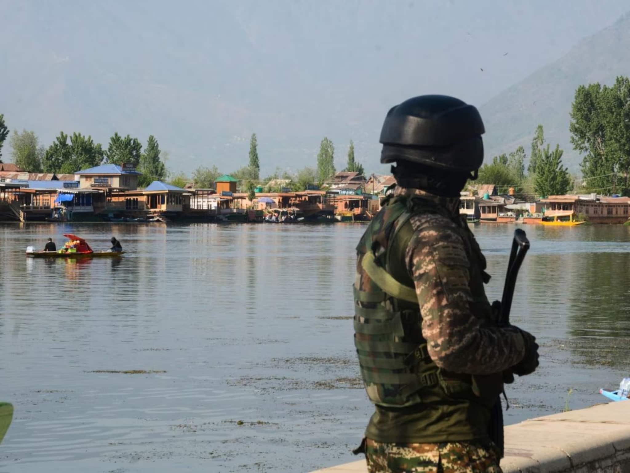 Pakistan and Dal Lake: পাকিস্তানের কুকীর্তির নমুনা...ডাল লেকের গভীর জল থেকে মিলল অবশেষে! তাজ্জব সকলে..তারপর