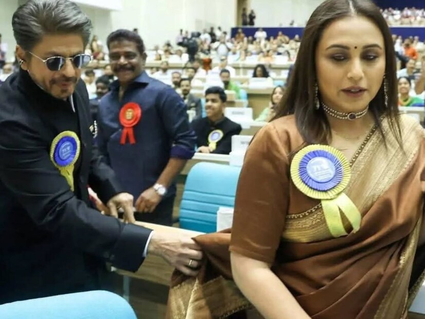 শাহরুখ কালো স্যুট-সাদা শার্টে, সল্ট-অ্যান্ড-পেপার লুকে অনুষ্ঠানে হাজির হয়েছিলেন। আগামী ছবি ‘কিং’-এর লুকেই এদিন হাজির হয়েছিলেন শাহরুখ।  