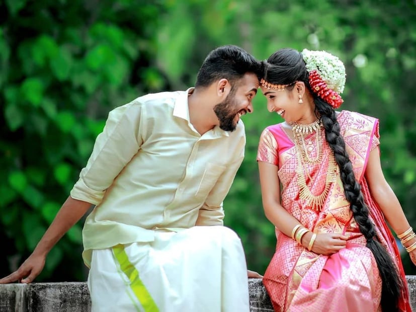 করোনা অতিমারির সঙ্গে এক কমবয়সি দম্পতি কোভিড ১৯ এ মারা যান৷ বর্তমানে তাঁদের সম্পত্তি নিয়ে ছেলেটি এবংমেয়েটির মায়ের মধ্যে চলছে আইনি লড়াই৷ একদিকে যেমন ছেলেটির মা সম্পত্তির গোটাটাই তাঁর বলে দাবি করছেন,অন্যদিকে মেয়েটির মা চাইছেন, তাঁর কন্যার অর্জিত সম্পত্তিটুকু যেন তিনি পান৷ অন্য একটি মামলায় এক মৃত নিঃসন্তান দম্পতির সম্পত্তি দাবি করেছিলেন মেয়েটির ননদ৷ তাহলে এমন ক্ষেত্রে কী বলে আইনি নিয়ম?