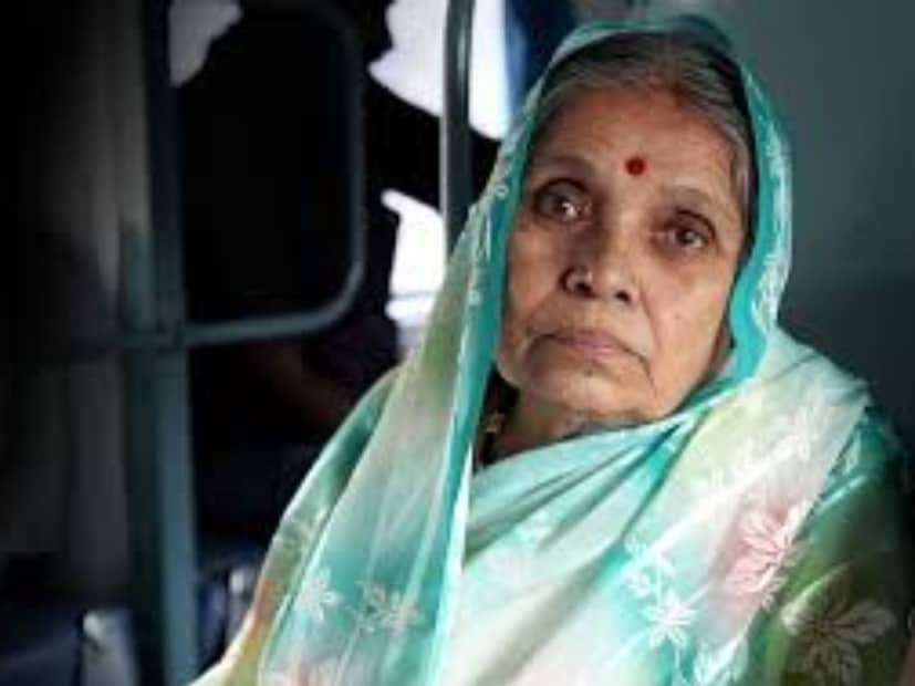 বিচারকরা ২০০৫ সালের সংশোধনীরও উদ্ধৃতি দিয়েছেন, যা কন্যাদের যৌথ পারিবারিক সম্পত্তির সহ-উত্তরাধিকার সূত্রে প্রাপ্ত অধিকার প্রদান করে। বেঞ্চ বলেছে যে এর ফলে পরিবারের মধ্যে ফাটল দেখা দিয়েছে এবং পারিবারিক কাঠামোর উল্লেখযোগ্য ক্ষতি হয়েছে। 