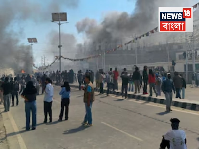 গত বুধবার লাদাখের রাজ্য মর্যাদা দাবিতে যে হিংস্র বিক্ষোভের ঘটনা ঘটেছে, তার কেন্দ্রবিন্দুতে রয়েছেন এই সোন ওয়াংচুক৷ তাঁর বিরুদ্ধে তরুণদের উস্কানি দেওয়ার অভিযোগ এনেছে কেন্দ্র৷ এমনকি, তাঁর বিরুদ্ধে বিদেশি ফান্ডিং, জমি তছরূপ সংক্রান্ত মামলার তদন্তওশুরু করে দিয়েছে সিবিআই৷