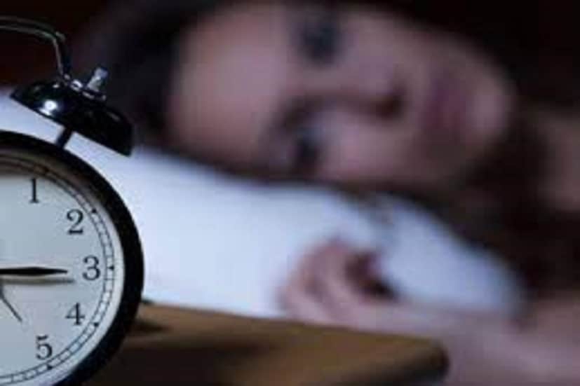 একটু পেট খালি রেখে খাওয়া উচিৎ ৷ কোনও ভাবেই খেয়ে শুয়ে পড়বেন না এটি মনে রাখতে হবে ৷ ঘুমানোর সময় নির্দিষ্ট করতে হবে ৷ প্রতীকী ছবি ৷