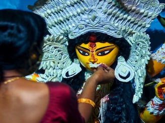 উৎসব শেষে চলে এল বিদায়ের সময়! দেবী বরণের কোনও নির্দিষ্ট সময় রয়েছে?