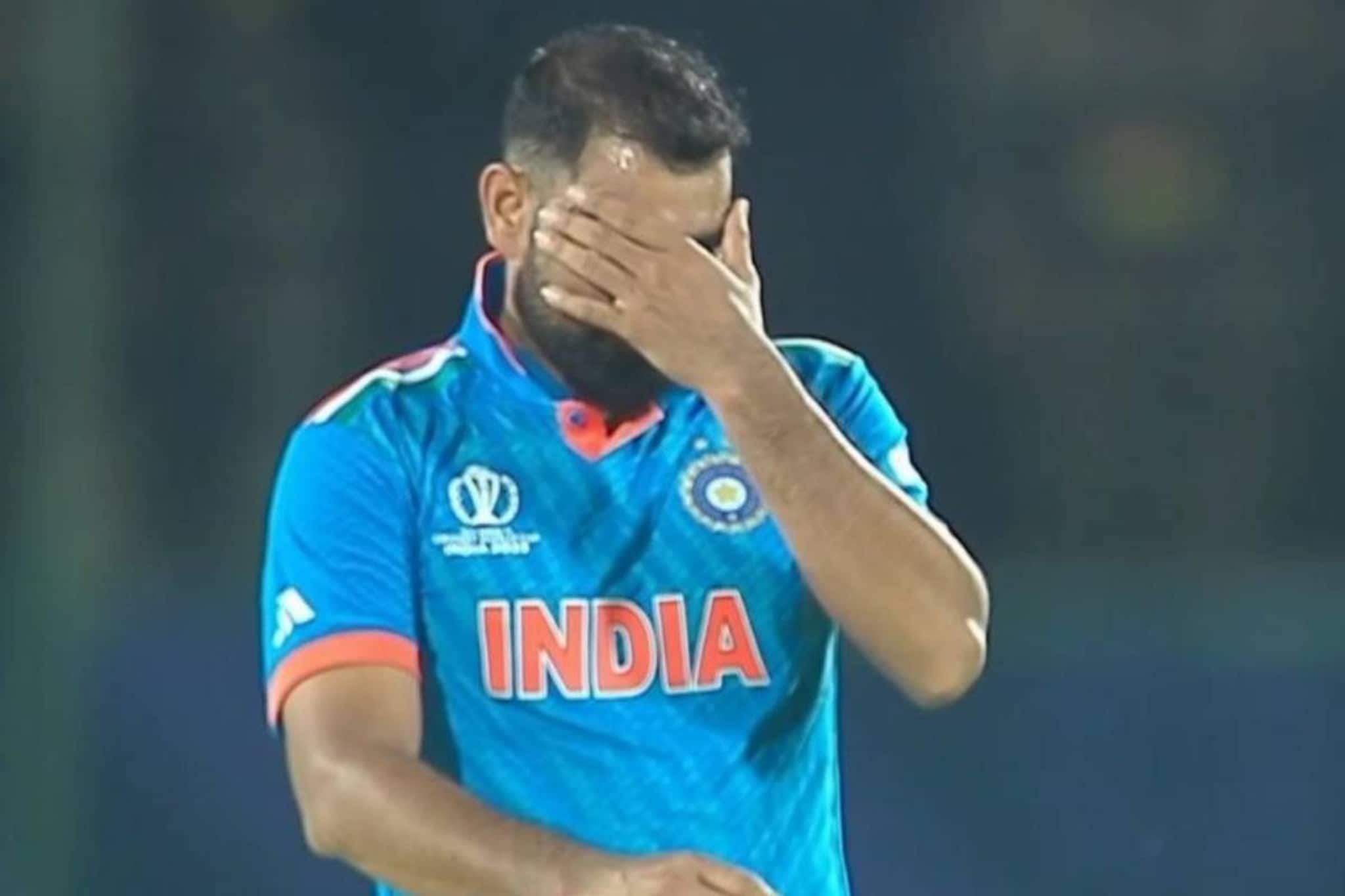 ভারতীয় ক্রিকেট থেকে মুছে গেল মহম্মদ শামির নাম! বোর্ডের কঠিন সিদ্ধান্ত