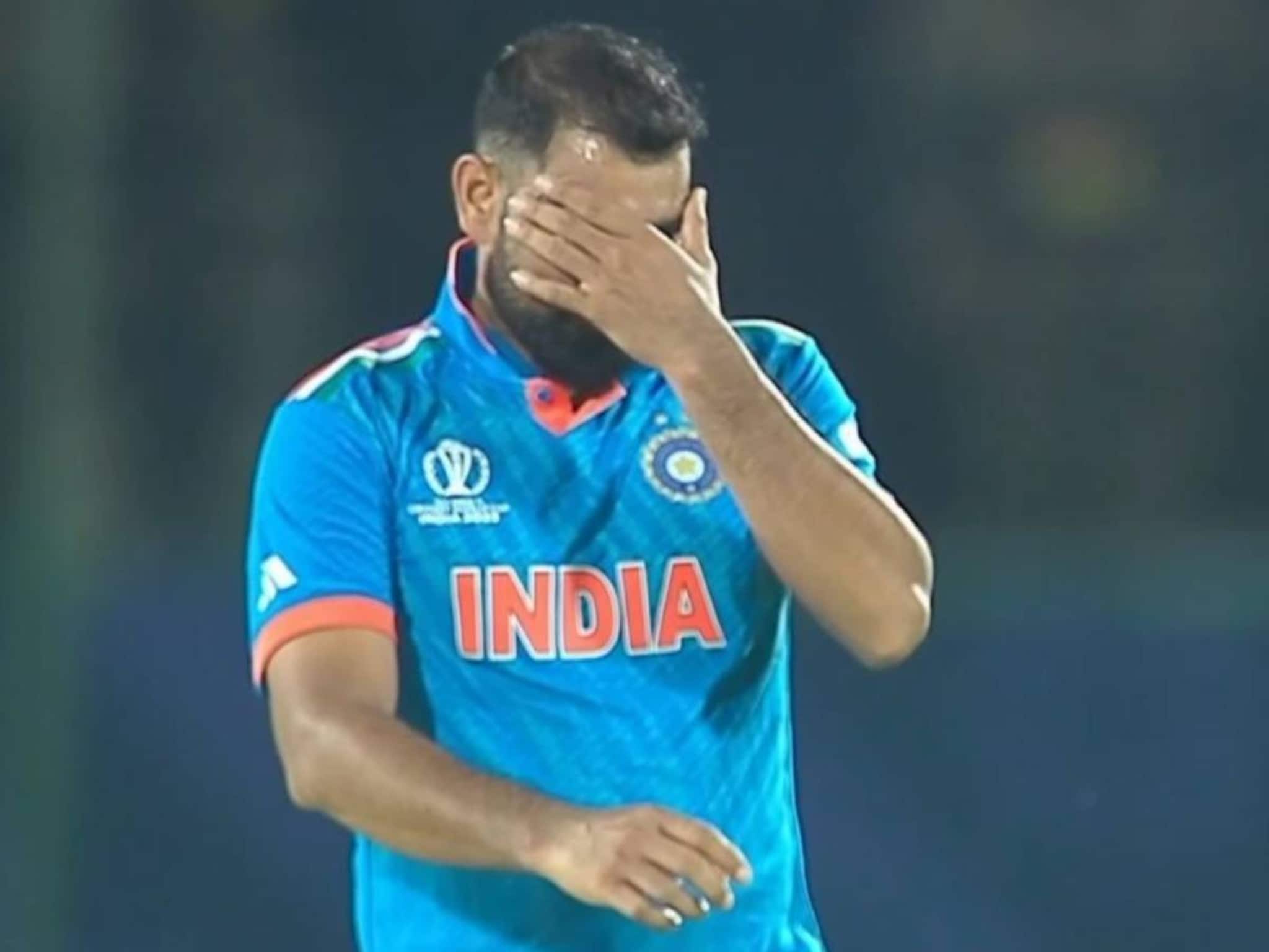 ভারতীয় ক্রিকেট থেকে মুছে গেল মহম্মদ শামির নাম! বোর্ডের কঠিন সিদ্ধান্ত