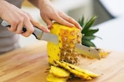 কাটতে পারেন না বলে আনারসই কেনেন না? 'এই' সহজ কৌশল মানুন, আনারস কাটা হবে মাত্র ২ মিনিটে