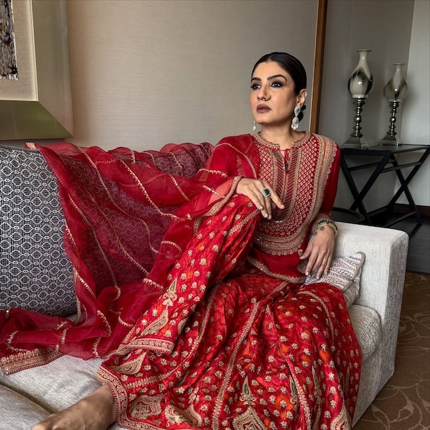 রবিনা ট্যান্ডন হিন্দি চলচ্চিত্র জগতের একজন বিখ্যাত প্রযোজক এবং পরিচালক রবি ট্যান্ডনের মেয়ে। মাত্র ১৭ বছর বয়স থেকে চলচ্চিত্র জগতে প্রবেশ করেন রবিনা ট্যান্ডন৷