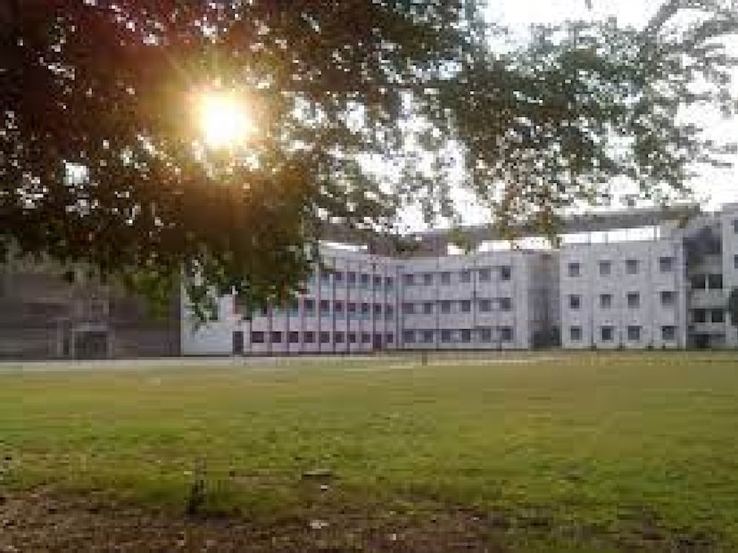 ভিন্টেজ বা প্রাচীন বয়েজ ডে স্কুল র‌্যাঙ্কিংয়ে কলকাতার পাঁচটি স্কুল রয়েছে। সেগুলি হল সেন্ট জেভিয়ার্স (চতুর্থ), লা মার্টিনিয়ার ফর বয়েজ (পঞ্চম), ক্যালকাটা বয়েজ (সপ্তম), সেন্ট জেমস এবং সেন্ট লরেন্স স্কুল (দু’টিই একাদশ স্থানে)। ভিন্টেজ গার্লস ডে স্কুল র‌্যাঙ্কিংয়ে দেশের মধ্যে দ্বিতীয় এবং তৃতীয় স্থানে রয়েছে যথাক্রমে লরেটো হাউজ মিডলটন এবং লা মার্টিনিয়ার ফর গার্লস। 