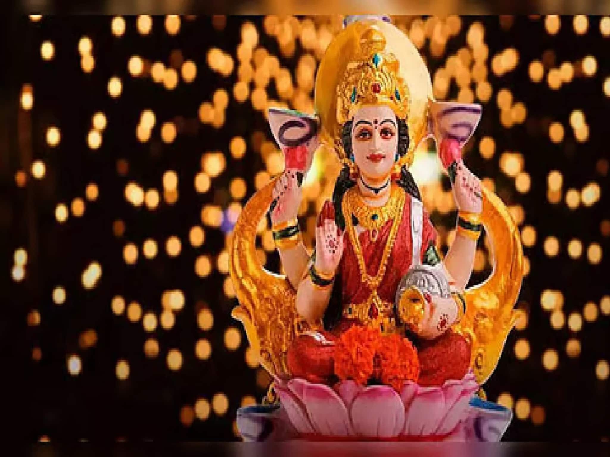 Diwali 2025 Puja Muhurat: দীপাবলিতে অফিস-বাড়িতে লক্ষ্মী পুজো করার সেরা সময় কখন? সঠিক সময়ে পুজোয় সম্পদে ভরবে সংসার