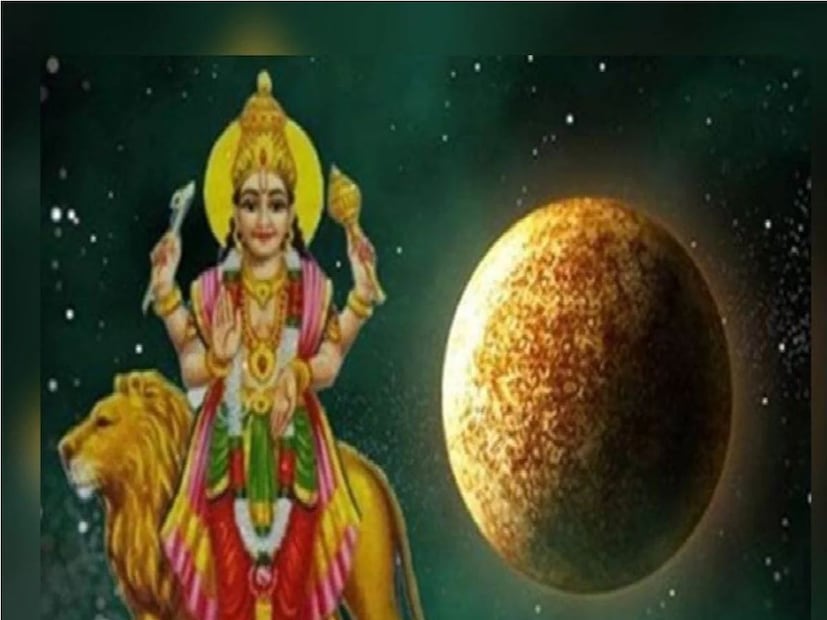 পাশাপাশি বুধের উদয় এবং বুধের গোচরও হবে। মঙ্গল এবং শুক্র গ্রহও গোচর করবেন। এই সমস্ত গ্রহ গোচরের ১২ রাশির উপর প্রভাব হবে। তবে তার মধ&#x200d;্যেই ৫ রাশির ভাগ&#x200d;্য খুলতে চলেছে এই মাসে। 