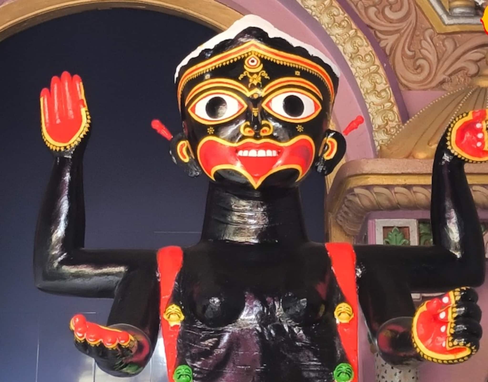 Service Kali: কৃপাময়ী মা কালী, পুজো দিলেই মেলে সরকারি চাকরি! এমনই ঘটেছে, জানুন কাহিনি