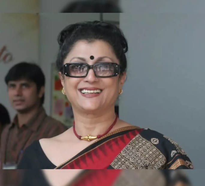 অভিনয় থেকে পরিচালনা, সব ক্ষেত্রে তাঁর অবাধ বিচরণ৷ বহু হিট বাংলা সিনেমার নায়িকা যেমন তিনি, তেমনই তাঁর পরিচালনায় বিশ্বসিনে দুনিয়া উপহার পেয়েছে অনেক কালজয়ী ছবি৷