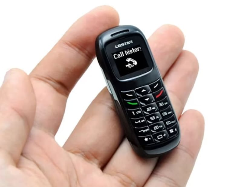 MiniPhone BM70ফোনটির পরিমাপ ৭১.৮ x ২৬ x ১১ মিমি এবং এটি ব্লুটুথের মাধ্যমে আপনার স্মার্টফোনের সাথে সংযুক্ত। এটি হালকা এবং কম বিকিরণ নির্গত করে। এর পলিমার ব্যাটারি কয়েক ঘন্টা টকটাইম অফার করে।