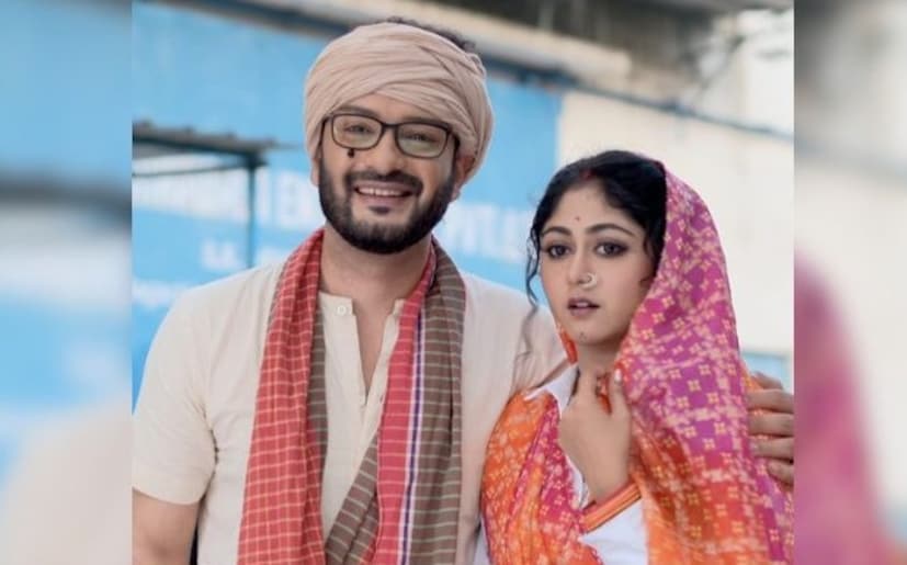 এর আগে অভিনেত্রীর একটি পোস্টে সে কথা অনেকটা স্পষ্ট হয়েছিল। সোশ্যাল মিডিয়ায় সেই খবর নিজেই শেয়ার করেছিলেন পর্দার ‘কথা’ তথা সুস্মিতা দে। তাঁকে অনেকে আবার পর্দার ‘গোবরদেবী’ বলেও ডাকেন। এই ধারাবাহিকের মাধ্যমেই দর্শকের কাছে ভীষণ ভাবে জনপ্রিয় হয়ে উঠেছিল ‘কথা’র সাহেব ভট্টাচার্য ও সুস্মিতা দে জুটি।