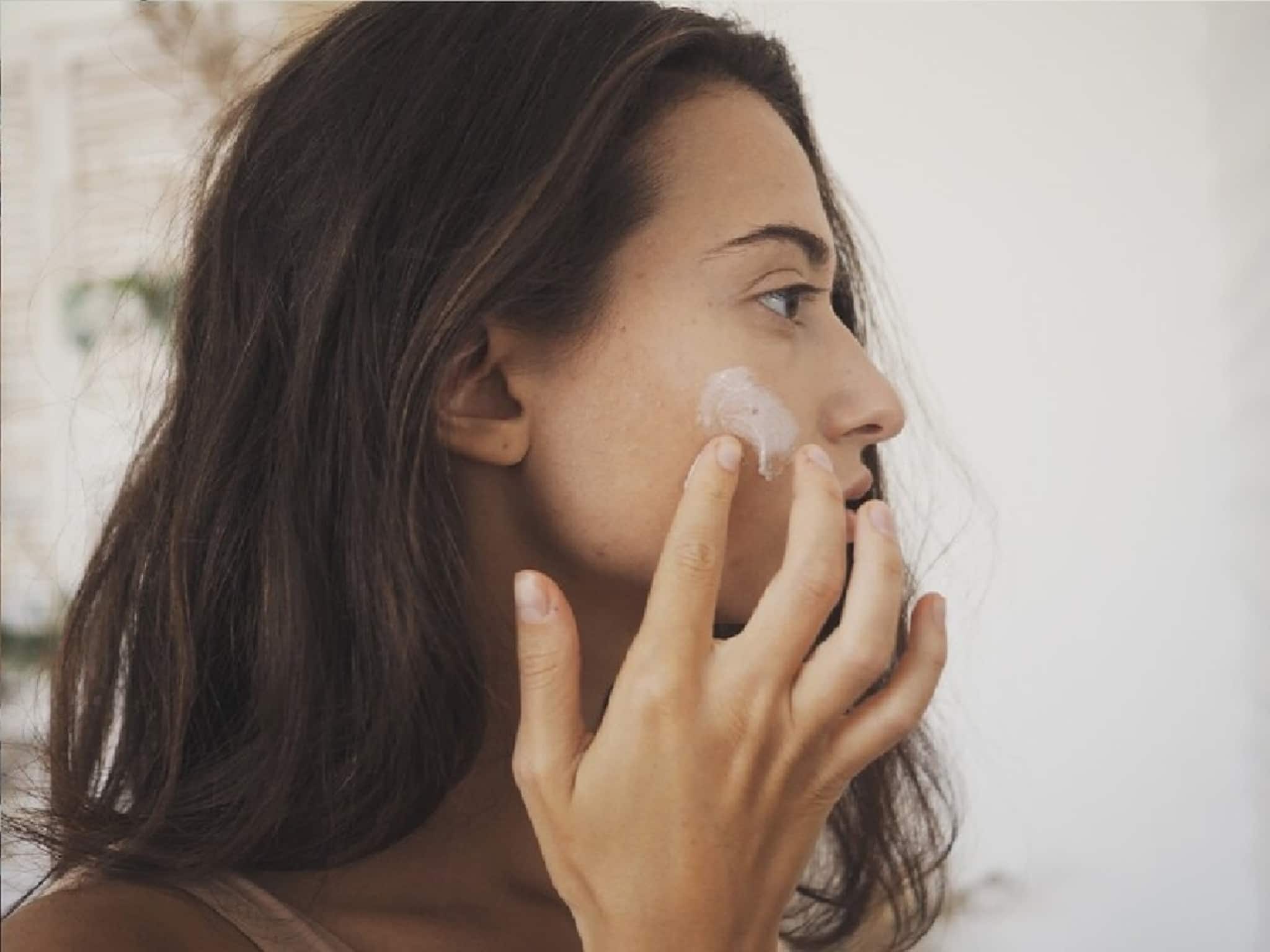 Night Skin Care Tips: সারাদিন নামী-দামি যতই ক্রিম মাখুন, রাতের যত্ন ছাড়া ত্বক 'মরেই' থাকবে! কী করবেন জানুন