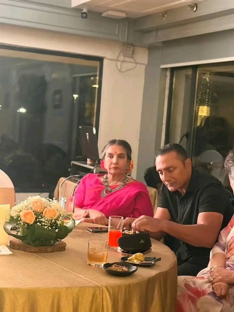 ছিলেন মেয়ে কঙ্কনা এবং তাঁর বন্ধু অমল পরাসর৷ ছিলেন রাহুল বোস৷ 