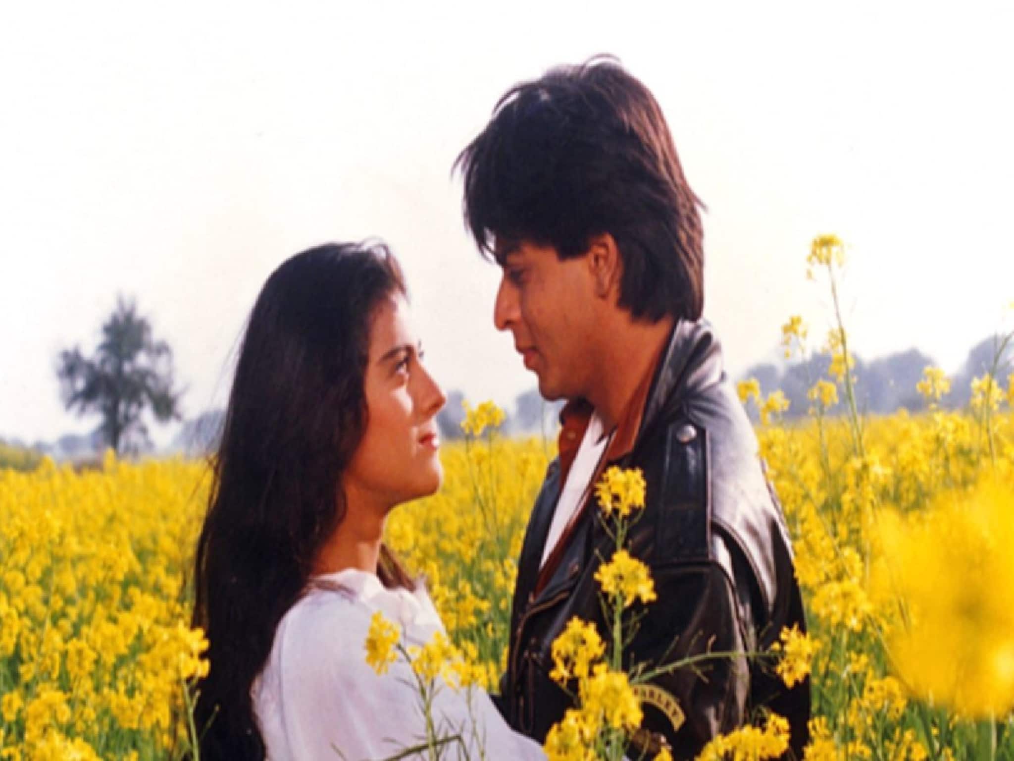 DDLJ 30 Years: রাজ-সিমরনের জাদু চলছেই, ৩০ বছর পূর্ণ দিলওয়ালে দুলহানিয়া লে জায়েঙ্গে-র! শাহরুখ-কাজলের জুটি আজও সুপারহিট
