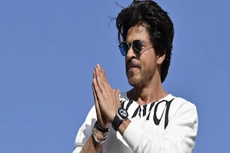 শাহরুখের এবার ৬০ বছরের জন্মদিনে বিশেষ আয়োজন, বাদশার বার্থডে পার্টি কাঁপাতে কে আসছেন জানেন?