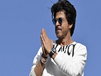 শাহরুখের এবার ৬০ বছরের জন্মদিনে বিশেষ আয়োজন, বাদশার বার্থডে পার্টি কাঁপাতে কে আসছেন জানেন?