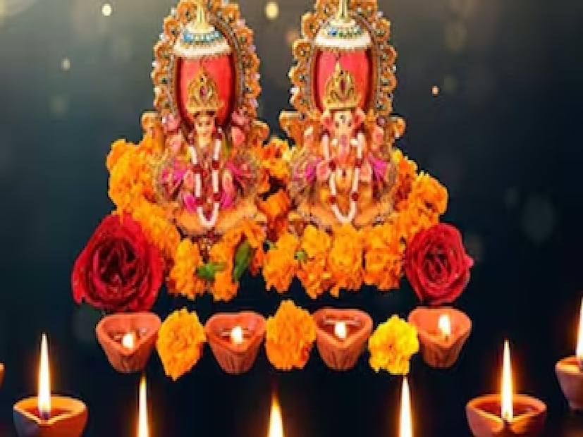 সূর্যাস্তের পরবর্তী সময়ই এই পুজোর জন্য শ্রেষ্ঠ। সূর্যের আলো থাকাকালীন এই পুজো না করাই শ্রেয়।