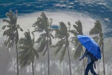 Rainfall: নিম্নচাপের জের, ঘণ্টাখানেকের মধ‍্যেই রাজ‍্যের ৭ জেলায় ধেয়ে আসছে প্রবল বৃষ্টি! বইবে ঝোড়ো হাওয়া, রবিবার ভারী বৃষ্টি কোন কোন জেলায়?