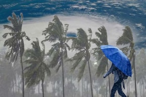 নিম্নচাপের জের, ঘণ্টাখানেকেই রাজ‍্যের ৭ জেলায় ধেয়ে আসছে প্রবল বৃষ্টি! বইবে ঝোড়ো হাওয়া