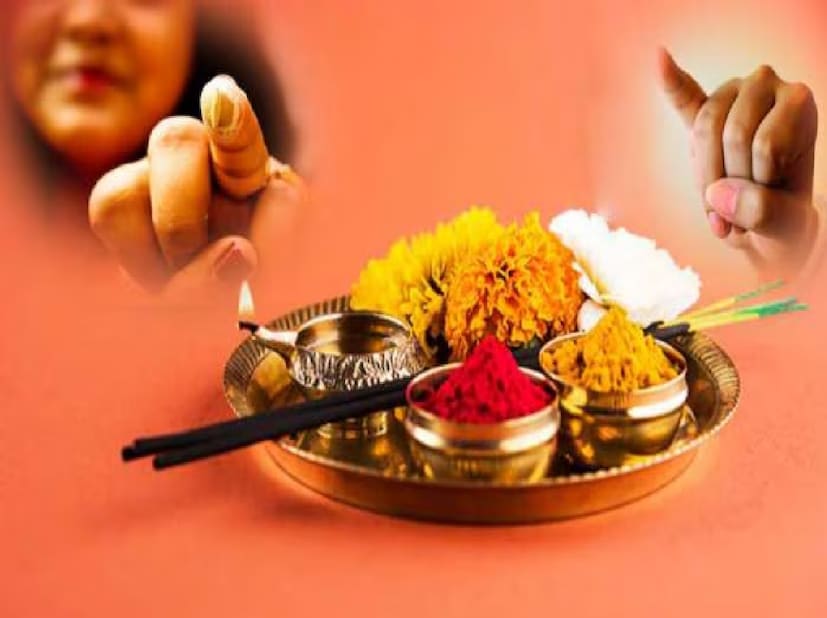 পৌরাণিক কাহিনী অনুযায়ী, এই তিথিতেই মৃত্যুর দেবতা যম বোন যমুনার বাড়িতে যান। সেখানে তাঁর আতিথেয়তা গ্রহণ করেন। সেই অনুসারে শুরু ভাইফোঁটা। 